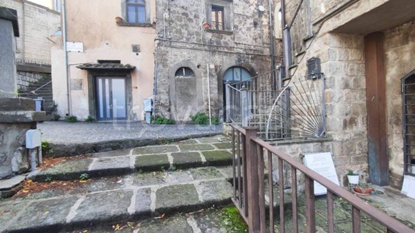 negozio in vendita a Viterbo in zona Centro Città