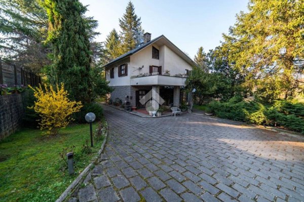 casa indipendente in vendita a Viterbo in zona Bagnaia