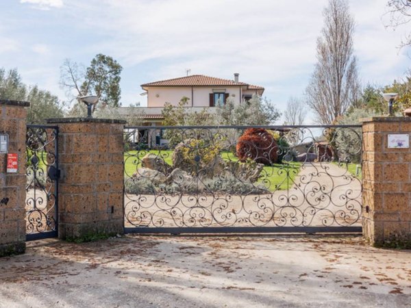 casa indipendente in vendita a Viterbo in zona San Martino al Cimino