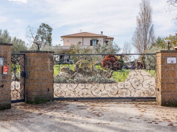 casa indipendente in vendita a Viterbo in zona San Martino al Cimino
