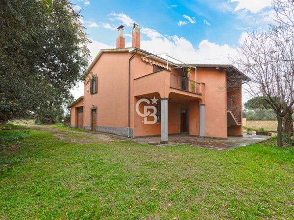 casa indipendente in vendita a Viterbo