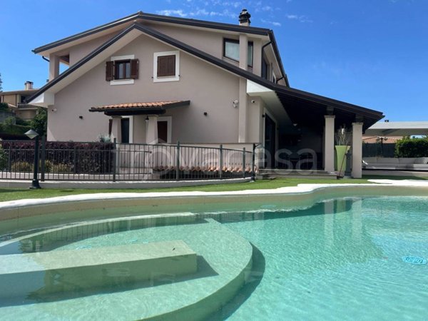 casa indipendente in vendita a Viterbo