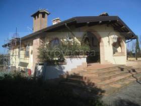 casa indipendente in vendita a Viterbo in zona Tobia