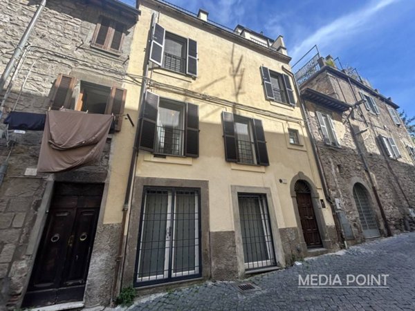 casa indipendente in vendita a Viterbo in zona Centro Città
