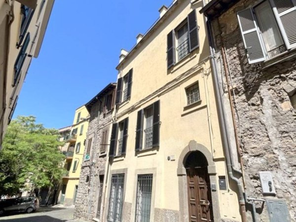 casa indipendente in vendita a Viterbo in zona Centro Città