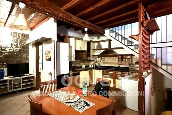 esavano in vendita a Viterbo in zona Centro Città