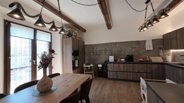 casa indipendente in vendita a Viterbo