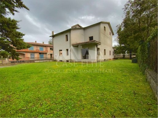 casa indipendente in vendita a Viterbo in zona Centro Città
