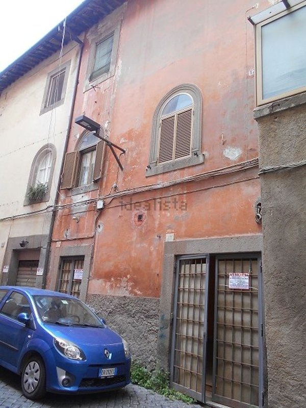 ufficio in vendita a Viterbo in zona Centro Città