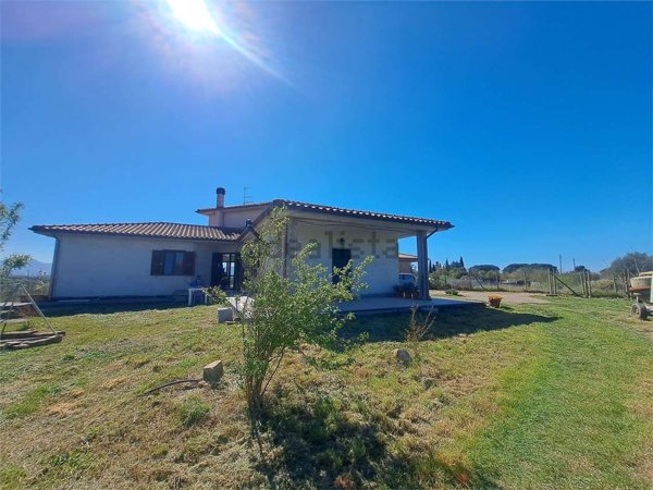 casa indipendente in vendita a Viterbo in zona Centro Città