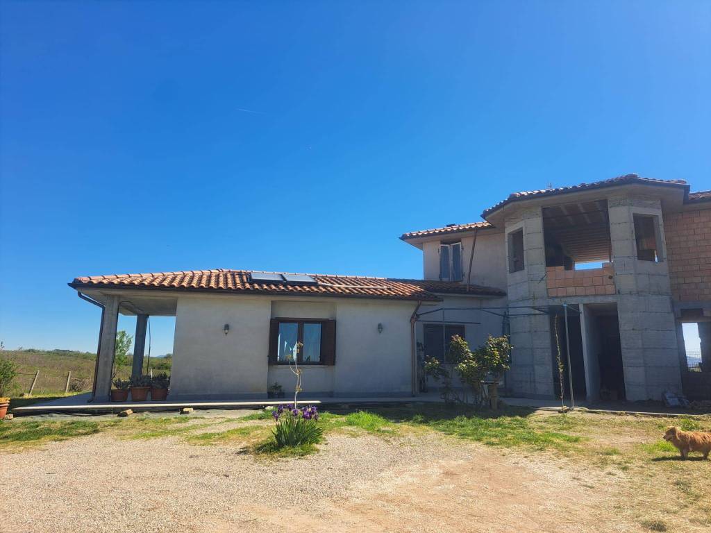 casa indipendente in vendita a Viterbo in zona Monterazzano