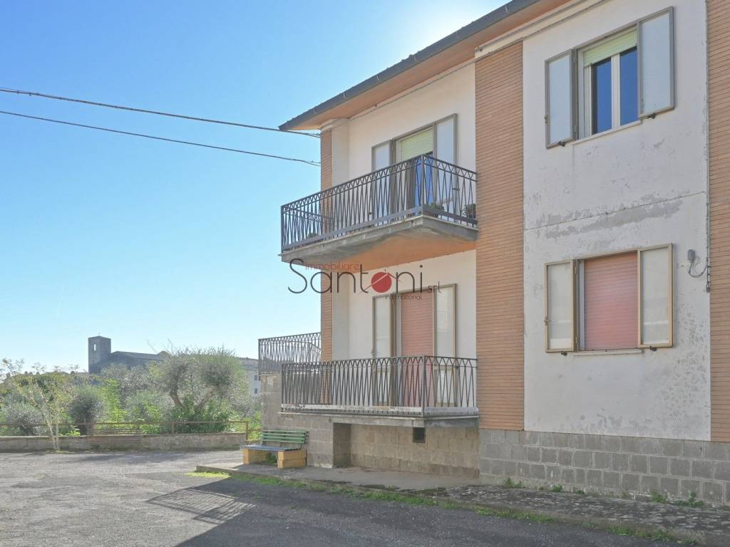 appartamento in vendita a Viterbo in zona Roccalvecce