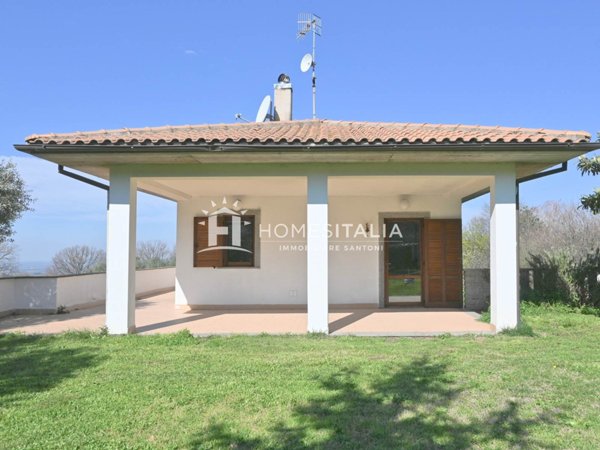 casa indipendente in vendita a Viterbo in zona Buon Respiro