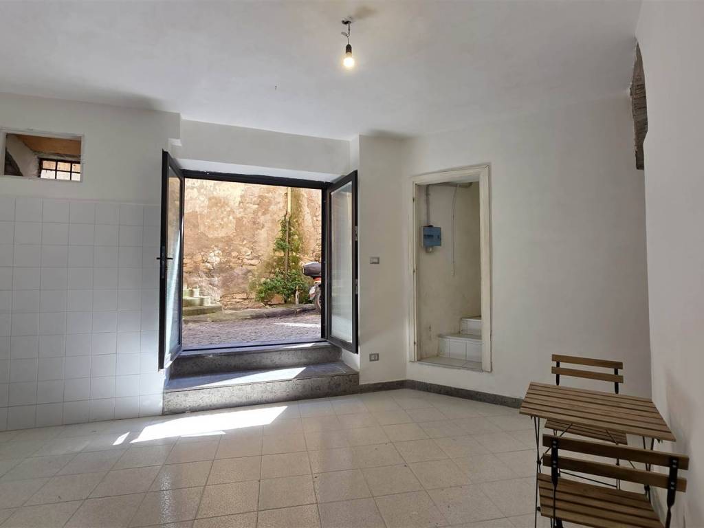 negozio in vendita a Viterbo in zona Centro Città