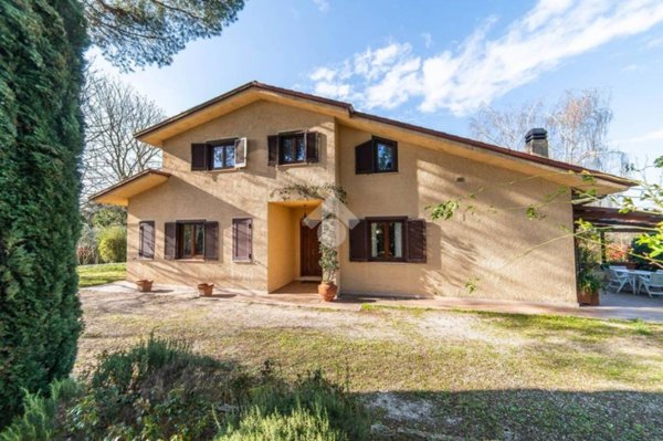 casa indipendente in vendita a Viterbo in zona Bagnaia