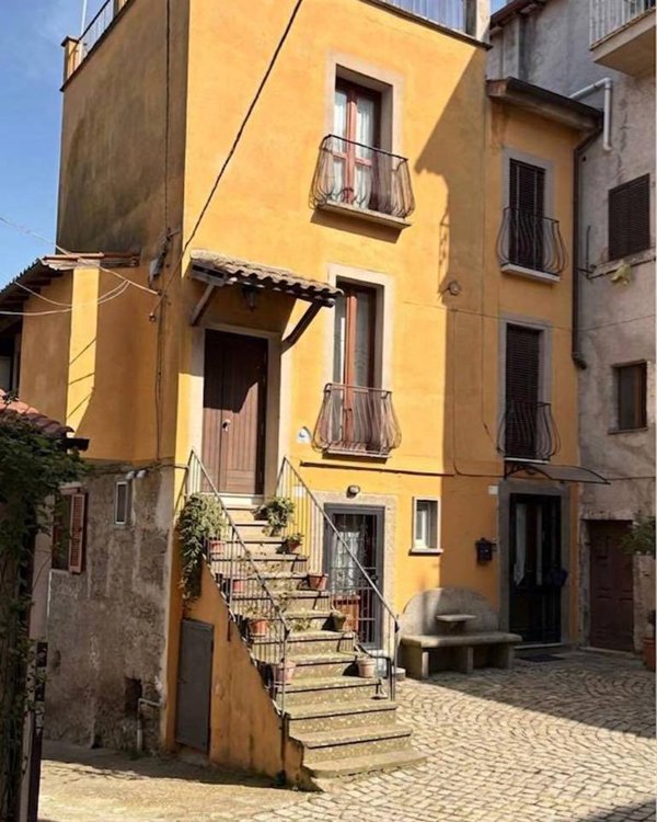 appartamento in vendita a Viterbo in zona Bagnaia