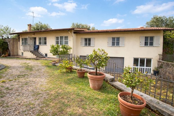 casa indipendente in vendita a Viterbo in zona Centro Città