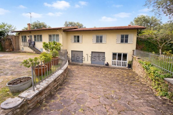 casa indipendente in vendita a Viterbo