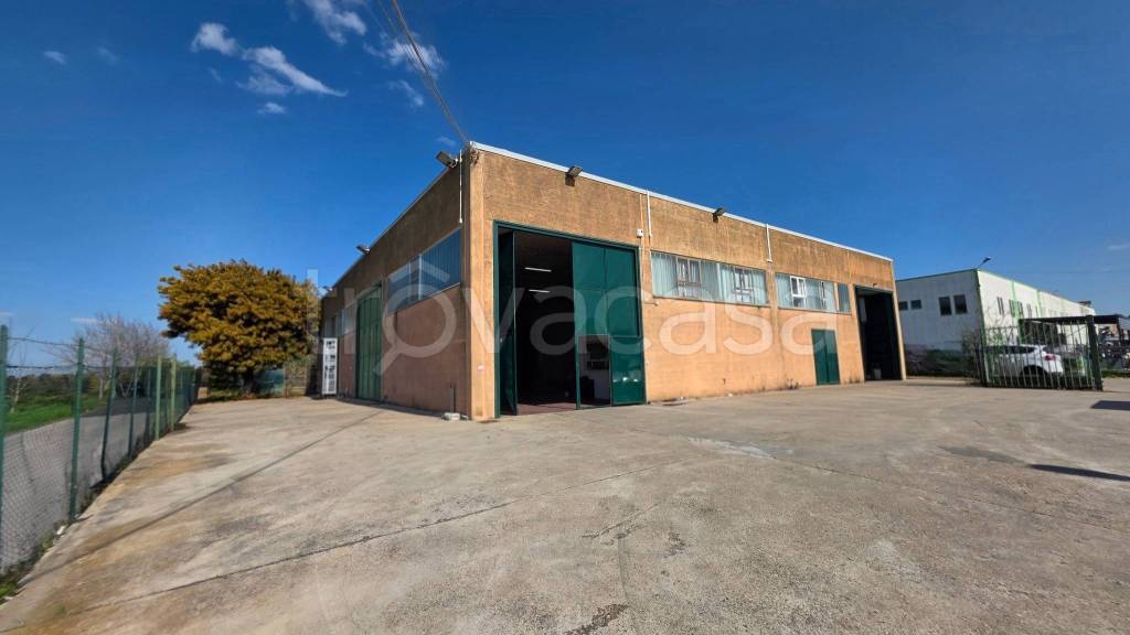 locale commerciale in vendita a Viterbo in zona Castel d'Asso