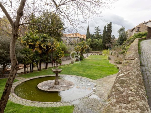 casa indipendente in vendita a Viterbo in zona Centro Città