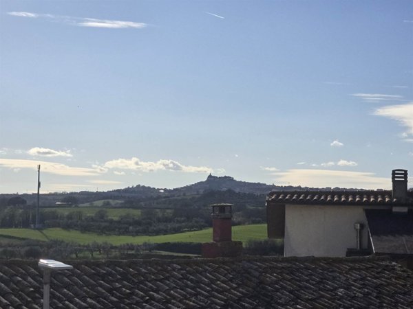 casa indipendente in vendita a Viterbo in zona Fastello