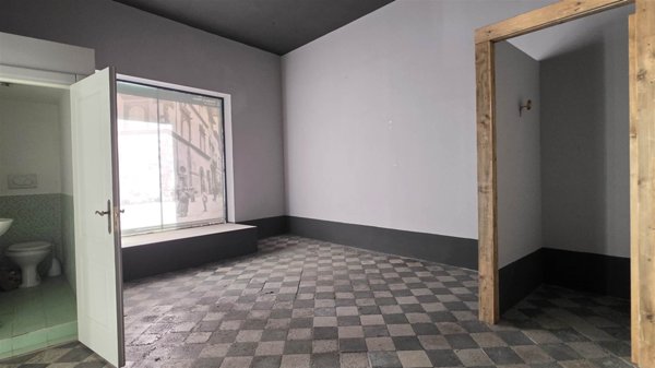 negozio in vendita a Viterbo in zona Centro Città