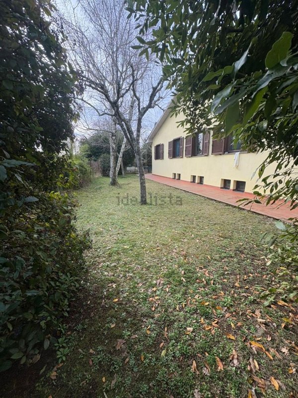 casa indipendente in vendita a Viterbo in zona Fastello