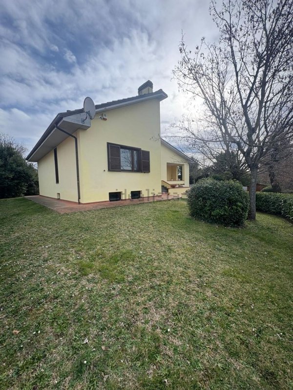 casa indipendente in vendita a Viterbo in zona Fastello