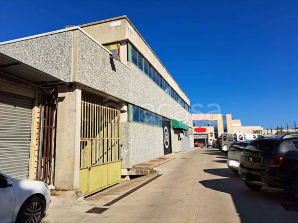 locale commerciale in vendita a Viterbo in zona Bagni di Viterbo