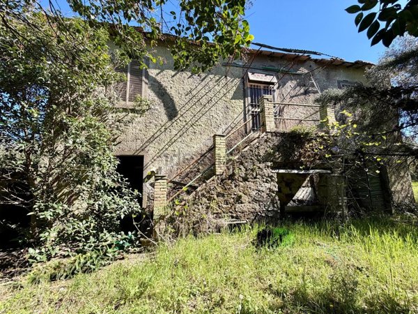 casa indipendente in vendita a Viterbo in zona San Martino al Cimino