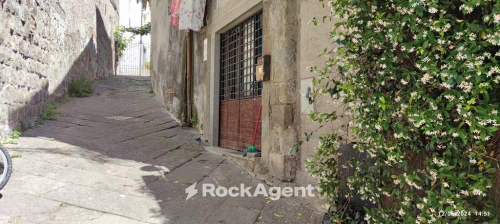 locale di sgombero in vendita a Viterbo in zona Centro Città