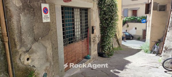 locale di sgombero in vendita a Viterbo in zona Centro Città