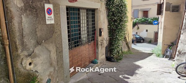 locale di sgombero in vendita a Viterbo in zona Centro Città