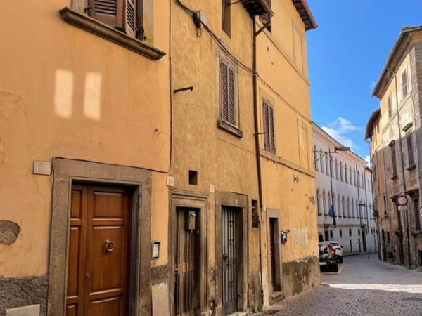 casa indipendente in vendita a Viterbo in zona Centro Città