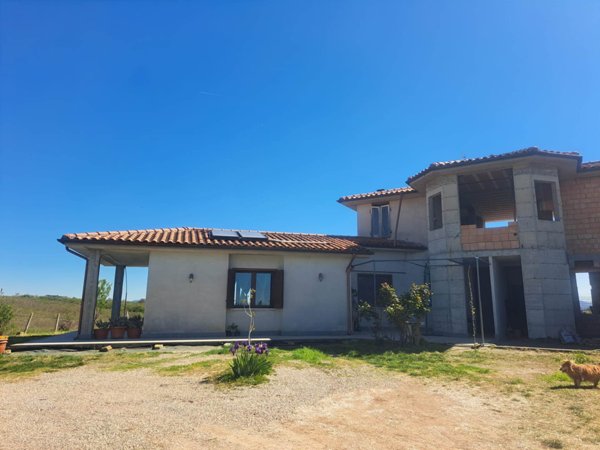 casa indipendente in vendita a Viterbo in zona Monterazzano