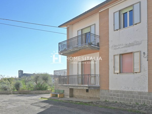 appartamento in vendita a Viterbo in zona Roccalvecce