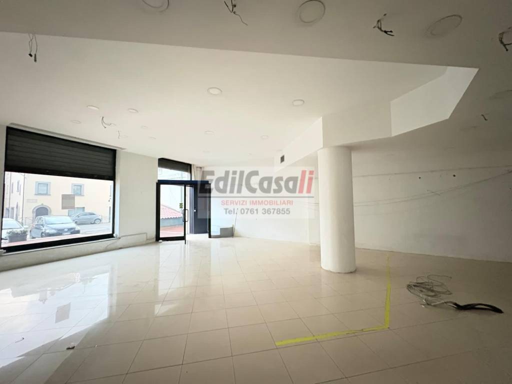 negozio in vendita a Viterbo in zona Grotte Santo Stefano