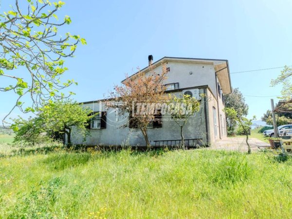 casa indipendente in vendita a Viterbo in zona Monterazzano