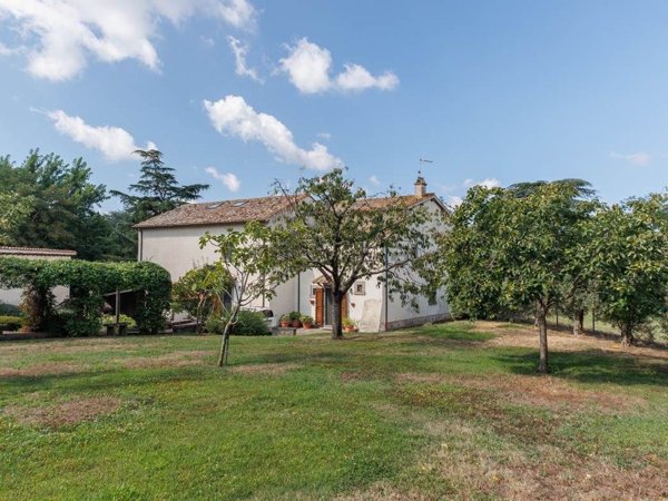 casa indipendente in vendita a Viterbo in zona Centro Città