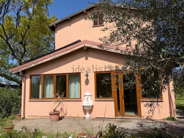 casa indipendente in vendita a Viterbo in zona Centro Città