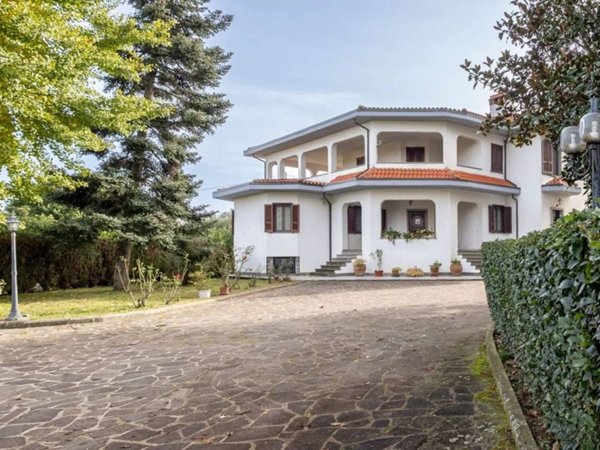 casa indipendente in vendita a Viterbo in zona Grotte Santo Stefano