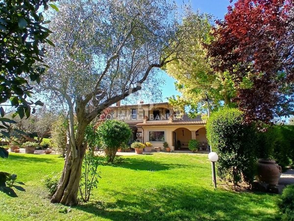 casa indipendente in vendita a Viterbo in zona Centro Città