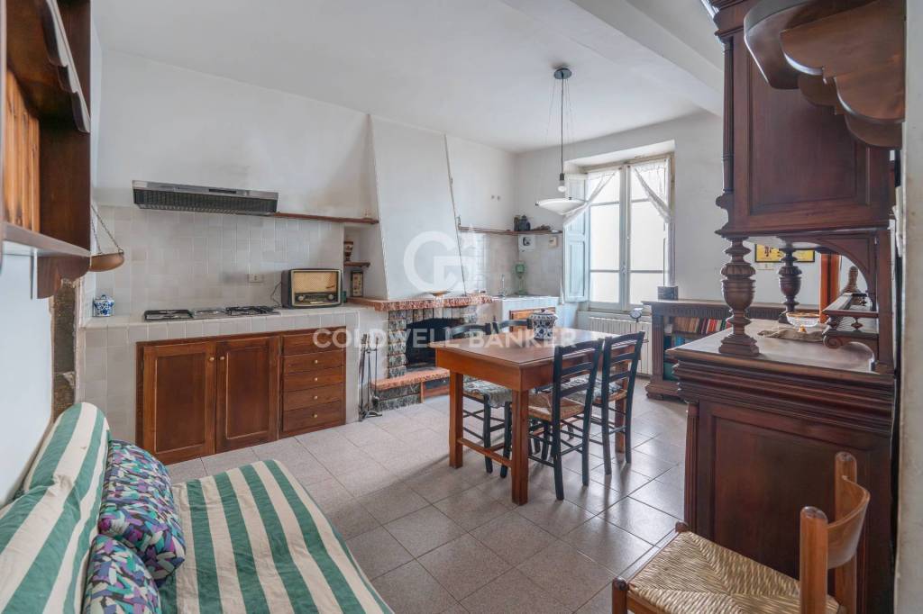 casa indipendente in vendita a Viterbo in zona Centro Città