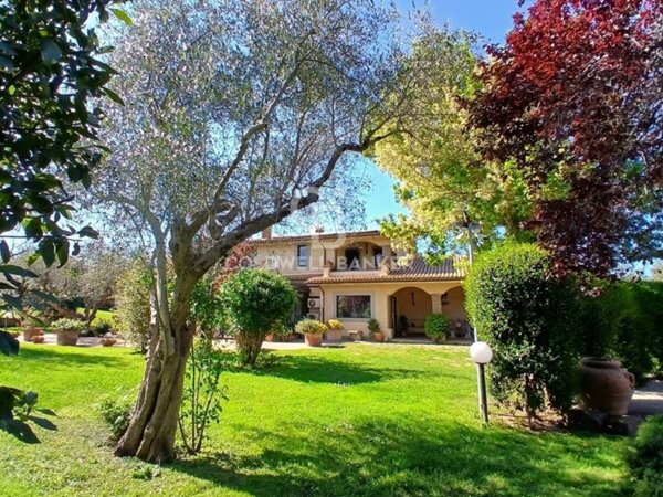 casa indipendente in vendita a Viterbo in zona Centro Città