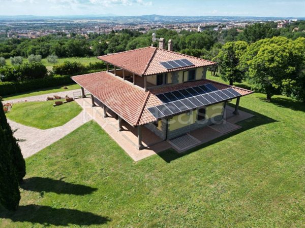 casa indipendente in vendita a Viterbo in zona San Martino al Cimino