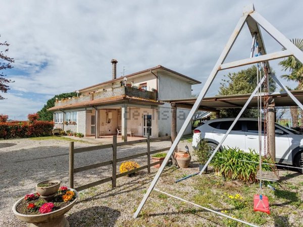 casa indipendente in vendita a Viterbo