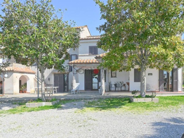 casa indipendente in vendita a Viterbo in zona Tobia