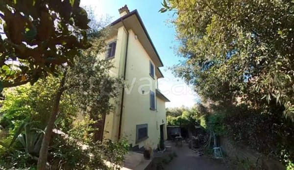 casa indipendente in vendita a Viterbo in zona Bagnaia