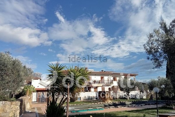 casa indipendente in vendita a Viterbo in zona Centro Città
