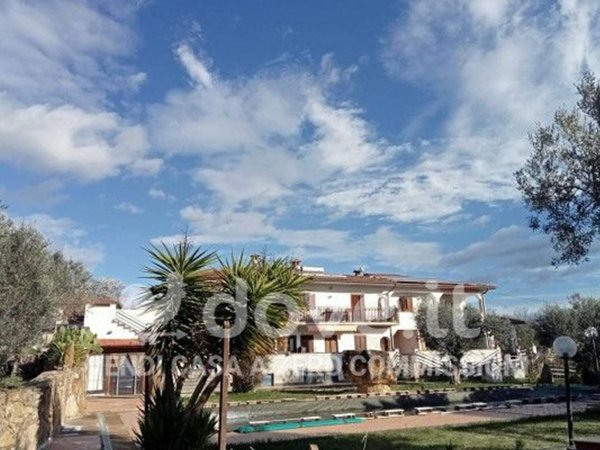 casa indipendente in vendita a Viterbo in zona Centro Città